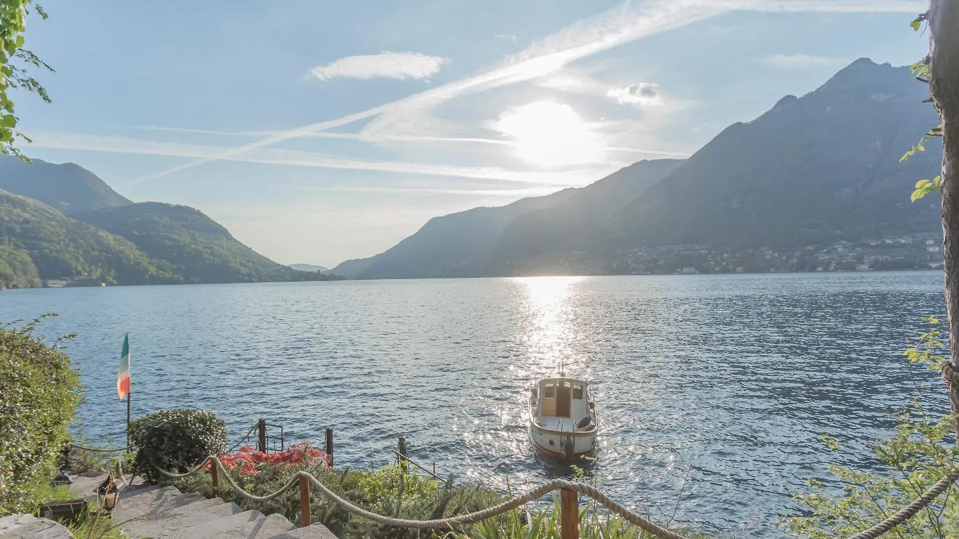 The Writer'S Nest Waterfront Villa By Rent All Como Faggeto Lario