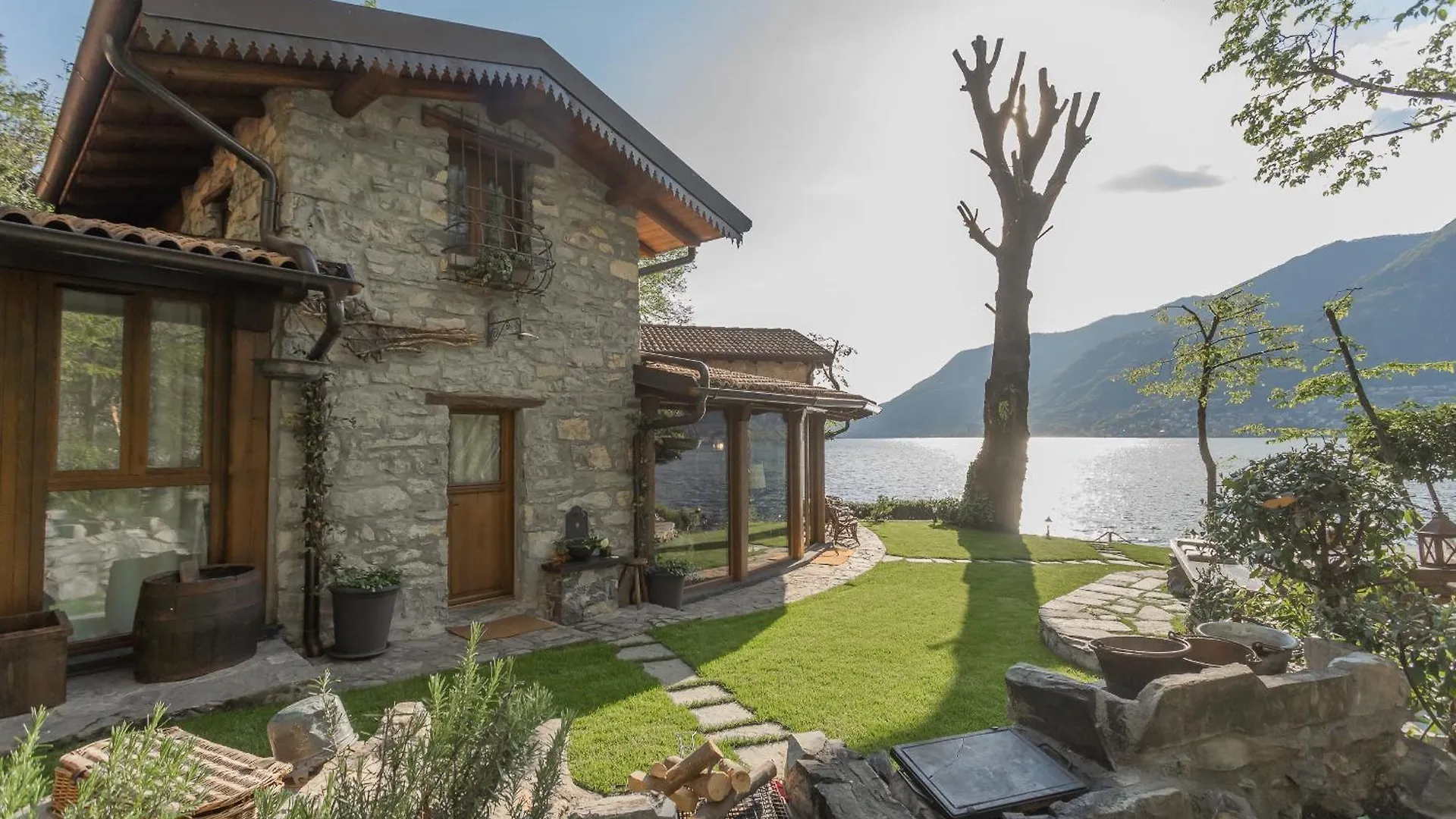 The Writer'S Nest Waterfront Villa By Rent All Como Faggeto Lario